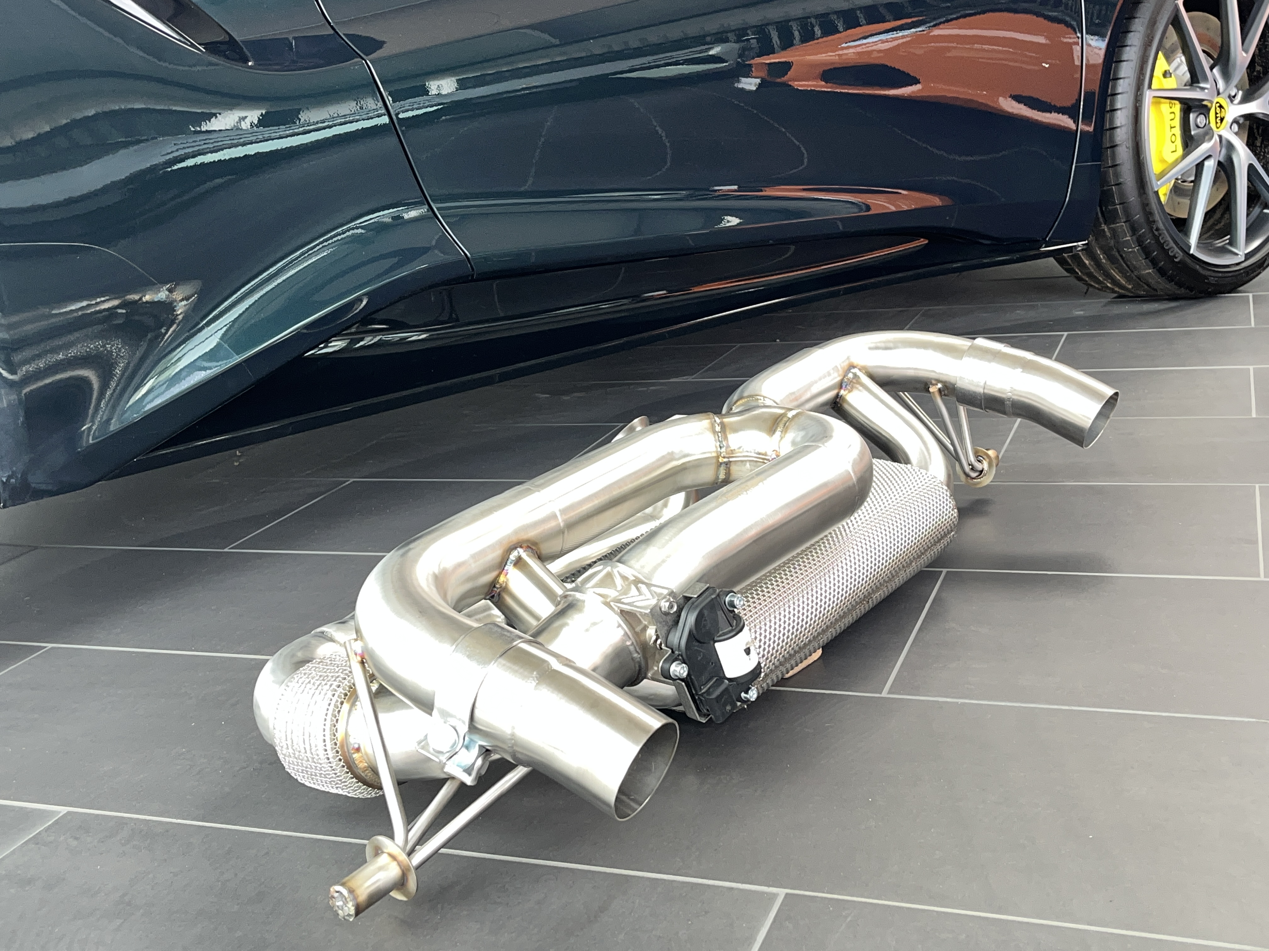 リアライズ AlphaRex NOVA LEDテールライト Quad-Loop NISSAN RZ34